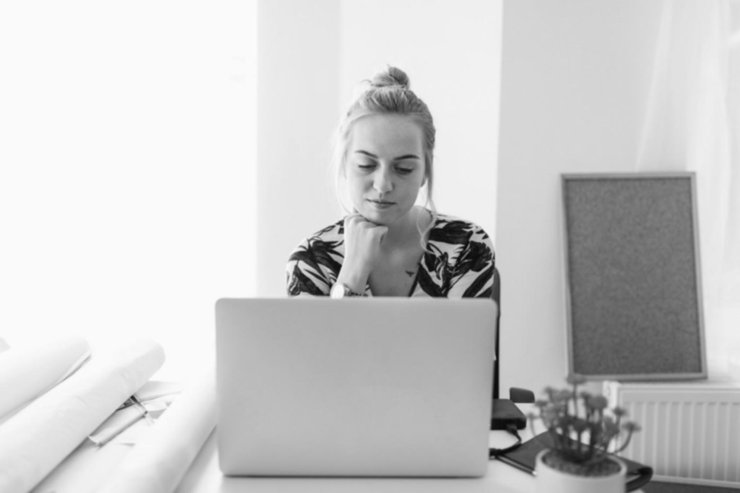 Risk management statistics and portfolio analysis charts displaying various financial metrics